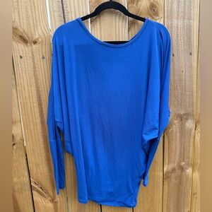 Lock & Love Women's‎ Blue Dolman Sleeved Top M